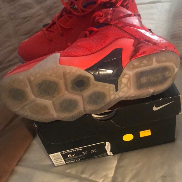 Lebron XII (GS) red -6Y - Picture 3 of 8